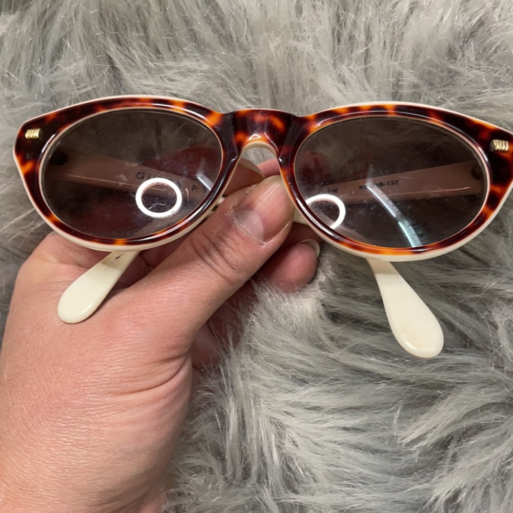 Vintage GUESS Tortoise white and gold Sunnies ☀️ - Picture 3 of 5